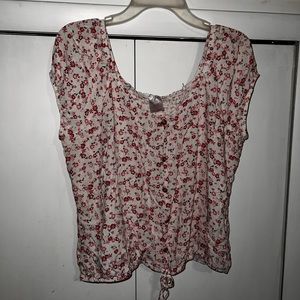 Cinched bottom pink floral crop top. No Boundaries, size XL
